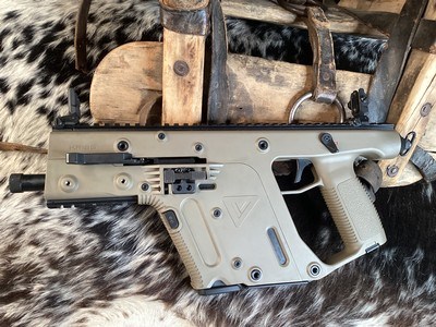 Kriss Vector Gen 2.1,.45 acp Semi Auto Pistol, Glock Mags, As New Condition , Trades Welcome - Image 5 of 8