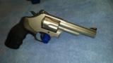 Smith & Wesson Model 66 Combat - 3 of 4