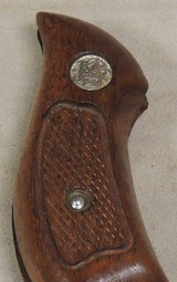 Smith & Wesson J Frame Round Butt Walnut Grips #1 - 2 of 4