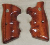 Smith & Wesson N or L Frame Finger Groove Target Grips #2 - 1 of 2