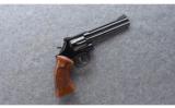 Smith & Wesson ~ Model 586 Distinguished Combat Magnum ~ .357 Mag. - 1 of 5