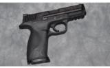 Smith & Wesson ~ M&P40 ~ 40 S&W - 1 of 2