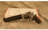 TAURUS ~ MODEL RAGING HUNTER ~ 44MAGNUM ~ REVOLVER - 3 of 4