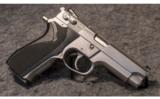 Smith & Wesson ~ 5906 ~ 9x19 - 1 of 2