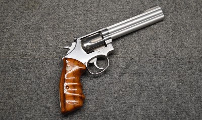 SMITH & WESSON ~ 617 ~ .22 LONG RIFLE