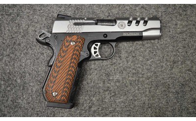 SMITH & WESSON ~ PERFORMANCE CENTER 1911 ~ .45 AUTO - Image 2 of 5