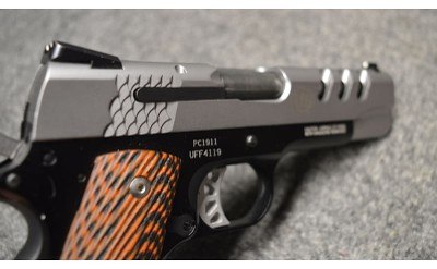 SMITH & WESSON ~ PERFORMANCE CENTER 1911 ~ .45 AUTO - Image 5 of 5