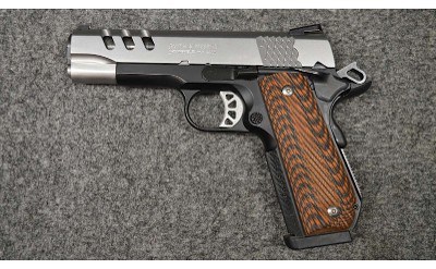 SMITH & WESSON ~ PERFORMANCE CENTER 1911 ~ .45 AUTO - Image 3 of 5