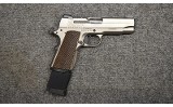 SIG SAUER ~ 1911 ~ .45 AUTO - Image 2 of 3