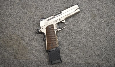 SIG SAUER ~ 1911 ~ .45 AUTO - Image 1 of 3
