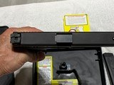 Glock 22, .40 S&W - 6 of 9